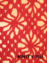 Красная шаль с цветочным узором и каймой